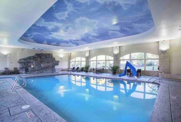 Piscine couverte, piscine extérieure