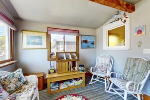 Interior - Home with washer/dryer, gas grill, & outdoor dining - walk 5 minutes to beach (Rockport)