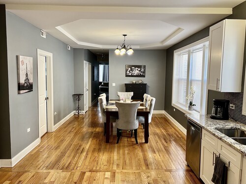 Experience Chicago living near United Center 