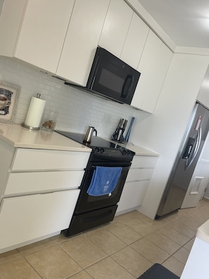 Fridge, microwave, stovetop, coffee/tea maker