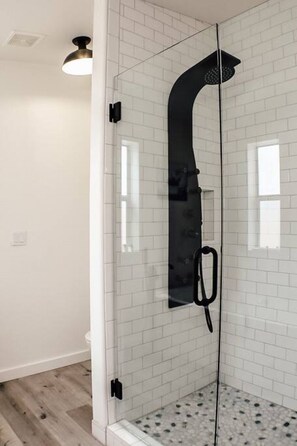 Amenidades de baño ecológicas, secadora de cabello, toallas 