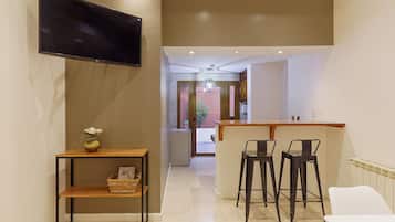 Apartamento familiar: Departamento Familiar Accesible | Living area | 32-inch flat-screen TV with cable channels, TV