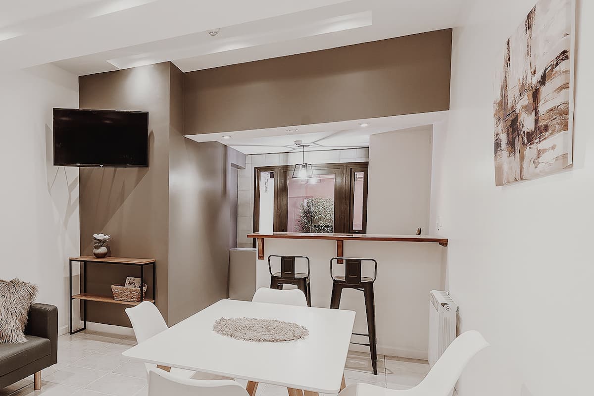Apartamento familiar: Departamento Familiar Accesible | Area keluarga | Televisi layar datar 32-inci dengan saluran TV kabel dan TV