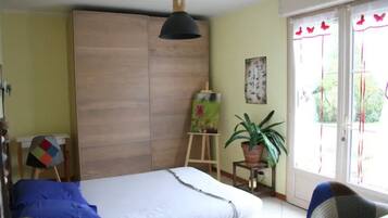 1 bedroom, free WiFi, bed sheets