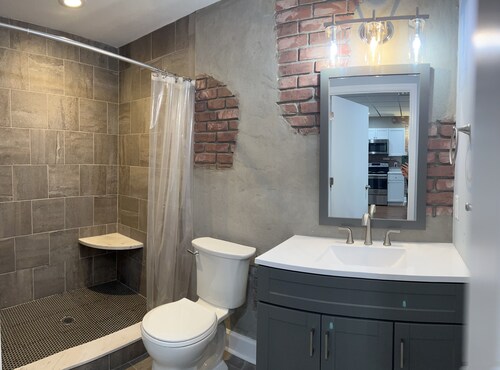 Luxe-Historic Suite in Downtown Monticello
