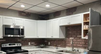 Luxe-Historic Suite in Downtown Monticello