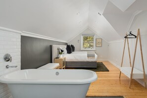 3 habitaciones y espacio para trabajar con laptop 