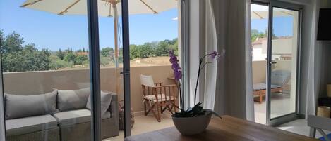 Apartment (One Bedroom Apartment with Terrace an) | Wohnzimmer | Fernseher