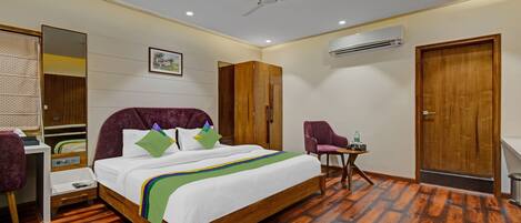 Premium-værelse | Skrivebord, strygejern/strygebræt