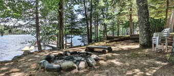 Lake view, dog-friendly cabin with porch & shared dock, swimming area, firepit