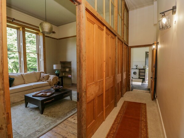 Cottage | Interior