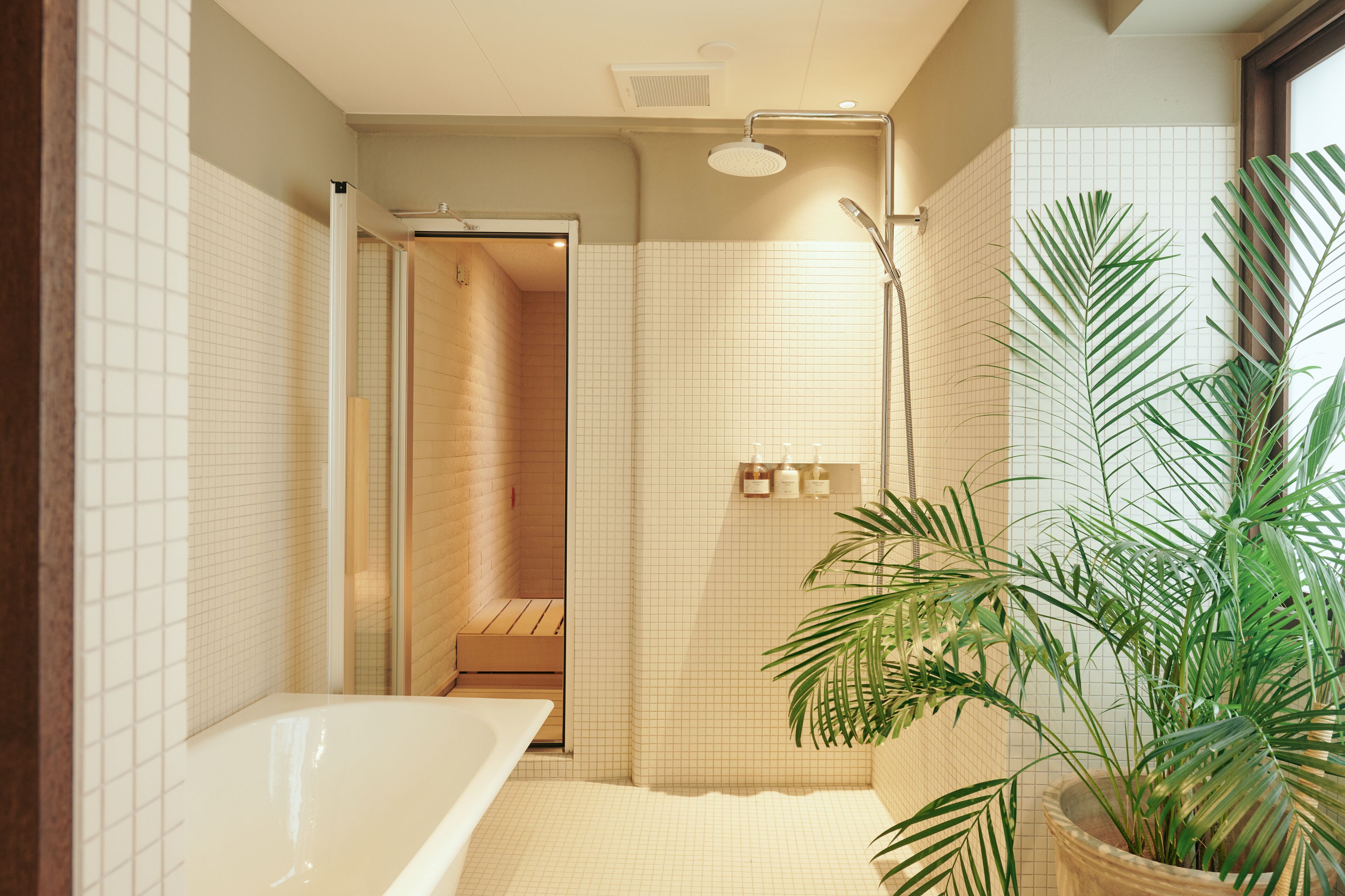 豪華雙床房, 三溫暖 | 浴室 | 免費盥洗用品、吹風機、拖鞋