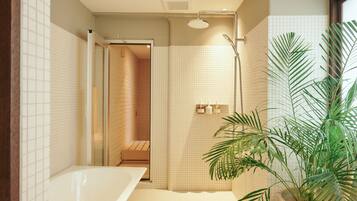 Habitación Deluxe con 2 camas individuales, sauna | Baño | Artículos de higiene personal gratuitos, secador de pelo y zapatillas