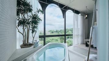 City Room, 1 King Bed, Ensuite, City View | Bathroom
