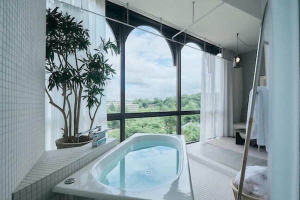 City-Zimmer, 1 King-Bett, mit Bad, Stadtblick | Badezimmer | Kostenlose Toilettenartikel, Haartrockner, Hausschuhe