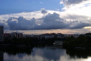 Unclassified image, 4 of 14, button - Cuihu Hotel (Taishan)