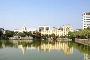 Unclassified image, 5 of 14, button - Cuihu Hotel (Taishan)