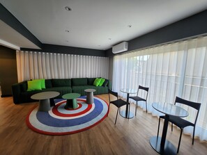 43-Zoll-LED-Fernseher mit Digitalempfang, Fernseher