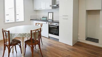 Micro-ondes, four, plaque de cuisson, lave-vaisselle