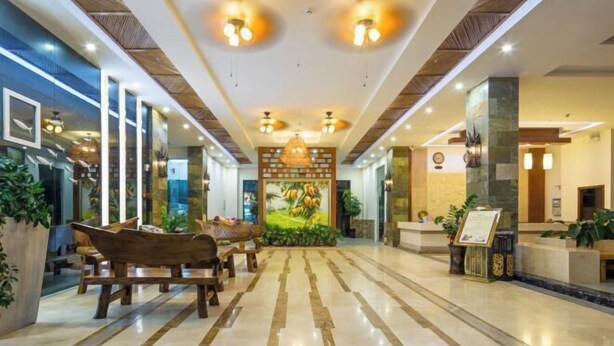 A spacious lobby with a reception desk, seating area, and a large mural. - Xingyu Sea View Hotel (Sanya Nanbian, Hailu Huitou) (Sanya)