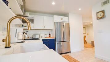 Cookware/dishes/utensils