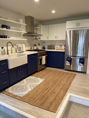 Cookware/dishes/utensils