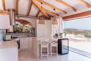 Réfrigérateur, four, plaque de cuisson, lave-vaisselle