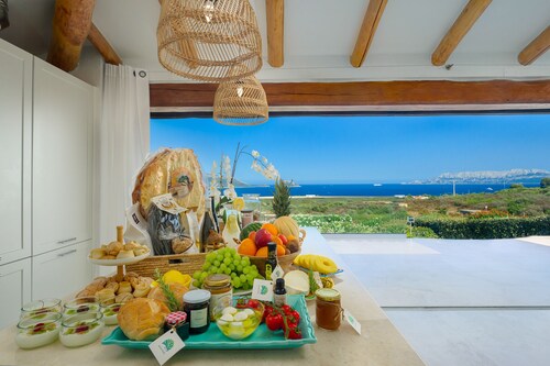 Villa Sole e Sole Mare à Golfo Aranci avec piscine et vue sur la mer