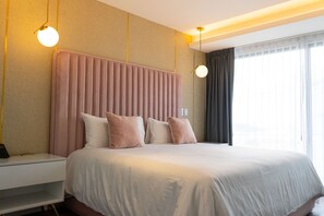 SUITE DELUXE KING VIEW | Ropa de cama de alta calidad, colchones con acolchado adicional, minibar