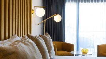 Master Suite | Ropa de cama de alta calidad, camas con pillow-top y minibar