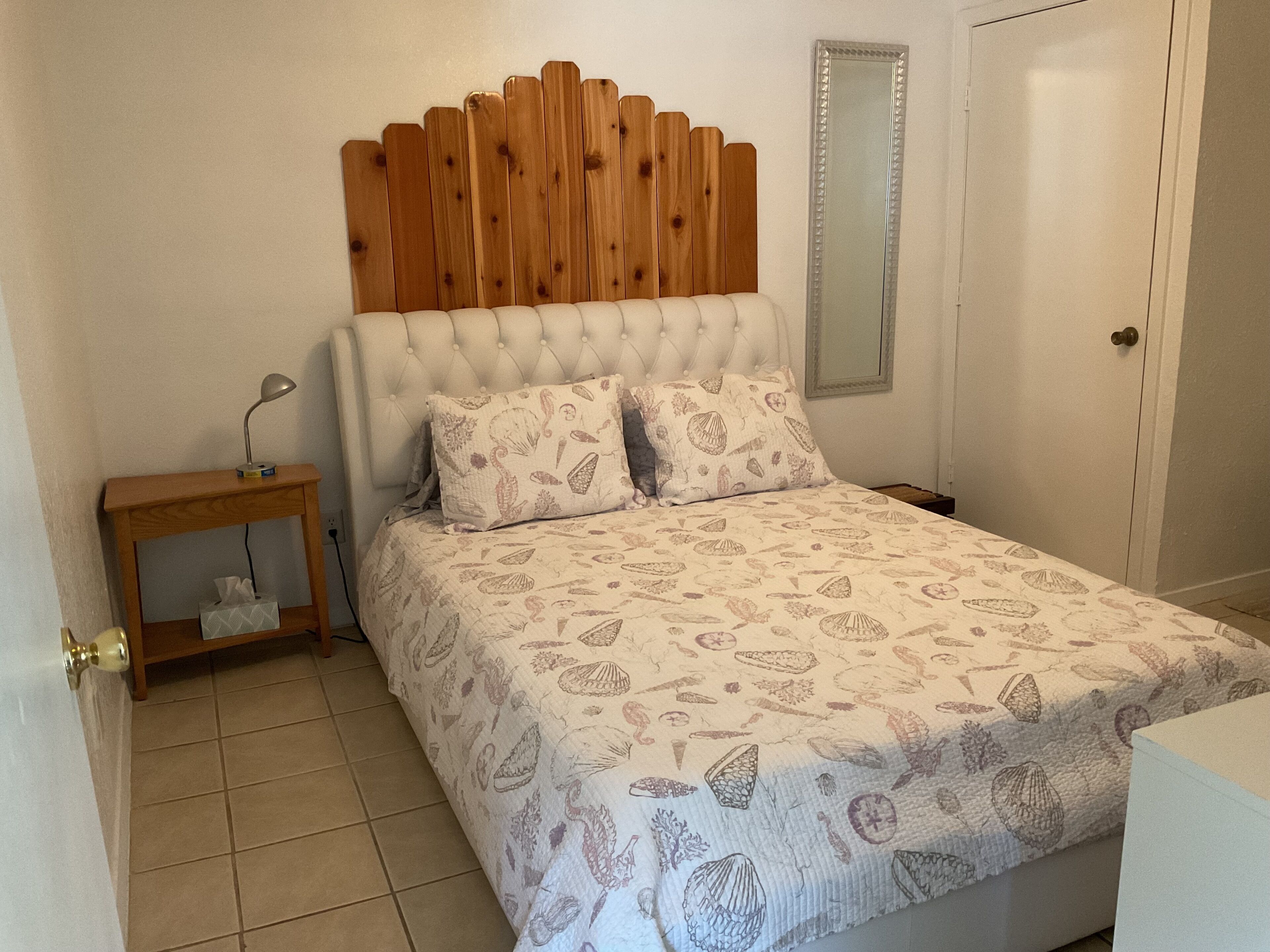 2 habitaciones, escritorio, tabla de planchar con plancha y wifi gratis 
