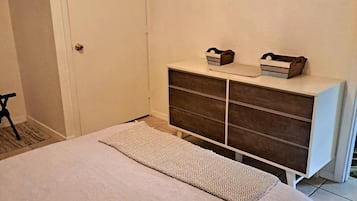 2 bedrooms, desk, iron/ironing board, free WiFi