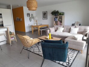 Living area - Superb apartment in residence near the center (Biarritz)