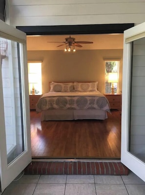 3 bedrooms, iron/ironing board, free WiFi, bed sheets - Charming Guest House on Private 5 Acre Riverfront Estate with DOCK (Green Cove Springs)