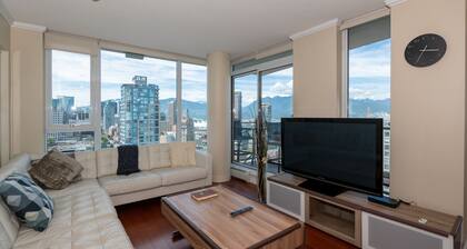 Vancouver condo: surreal water/mountain/harbor views 2Beds/2BA