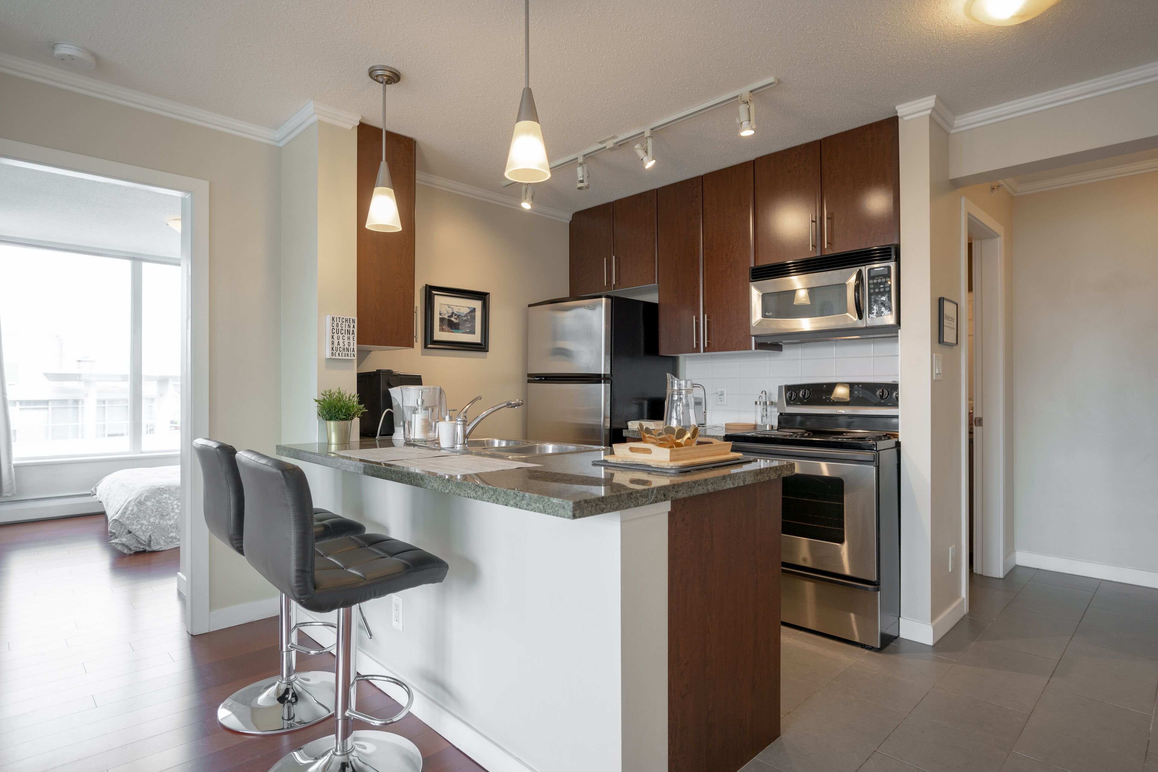 雪櫃、微波爐、焗爐、爐具