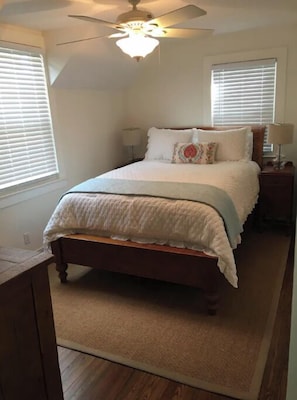 2 habitaciones, escritorio, tabla de planchar con plancha y wifi gratis