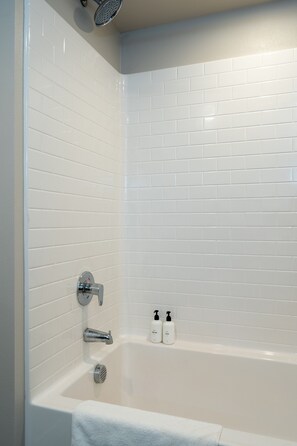 Family Apartment, 2 Bedrooms (Self Check-in with Virtual Front Desk) | Bathroom | Free toiletries, hair dryer, towels, soap - Kasa Archive Reno-Tahoe (Reno)
