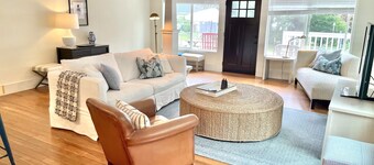 Dog-Friendly Cottage with hot tub, kayaks, e-bike