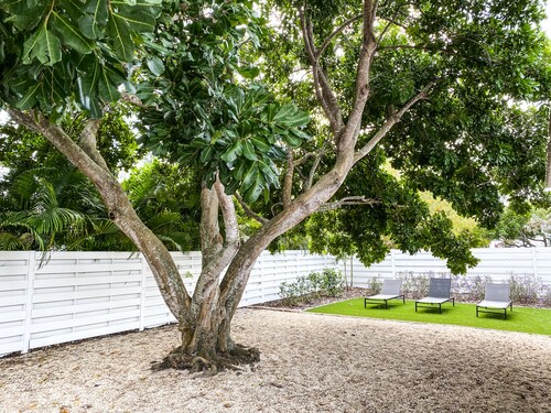 Historic Home with Hot Tub, Steps from Lido Beach - Ringling Cottage