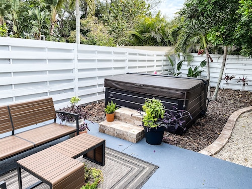 Historic Home with Hot Tub, Steps from Lido Beach - Ringling Cottage