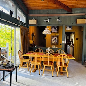 Dining - Private Cozy Mountain Cabin in Lincoln NH steps from Loon Mountain Resort & Spa (Lincoln)