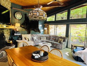Unclassified image, 5 of 39, button - Family size Cabin w deck, Resort Pool &Spa walk to gondola & Scottish Festival  (Lincoln)