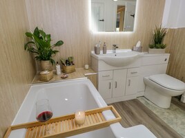 Cottage | Bathroom | Shower