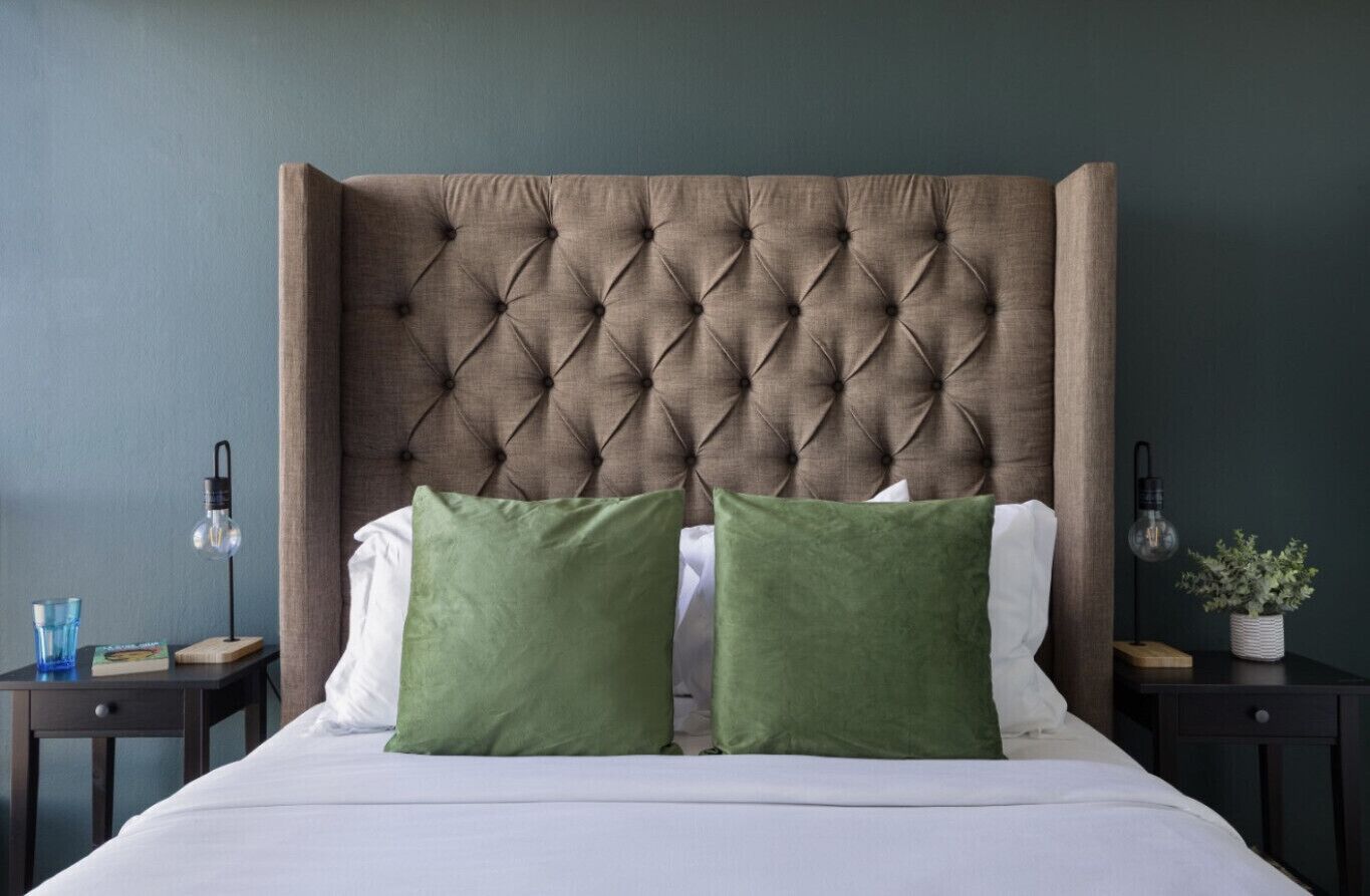 1 habitación, tabla de planchar con plancha, cuna de viaje y wifi 