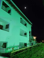 1 室のベッドルーム、高級寝具、低反発ベ  ッド、WiFi (無料)