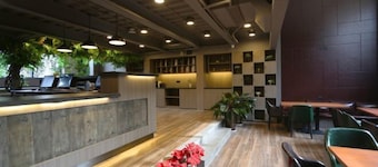 Modern Aegean Sea Hotel (Xi'an Western Engineering University Xikeda Lintong Campus Subway Station)