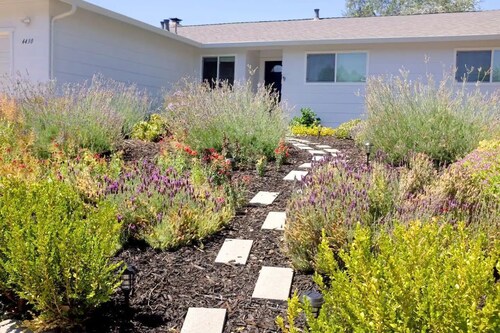 Casa Familia - 4-br modern family home w/saltwater pool & spa