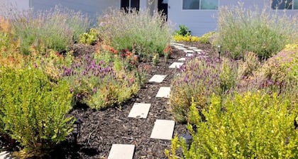 Casa Familia - 4-br modern family home w/saltwater pool & spa