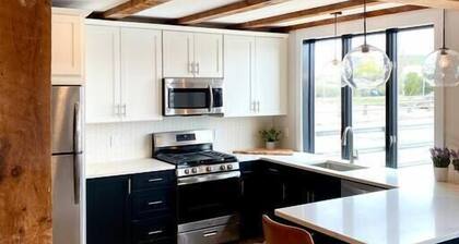 Serene Waterfront Studio in Downtown Portsmouth